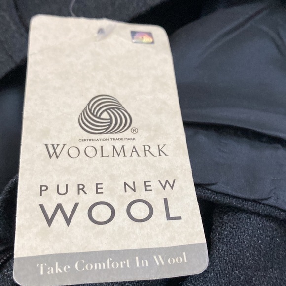 NWT Women black pants. Size 14. 100% wool.lining 100 % polyester. - Picture 4 of 5